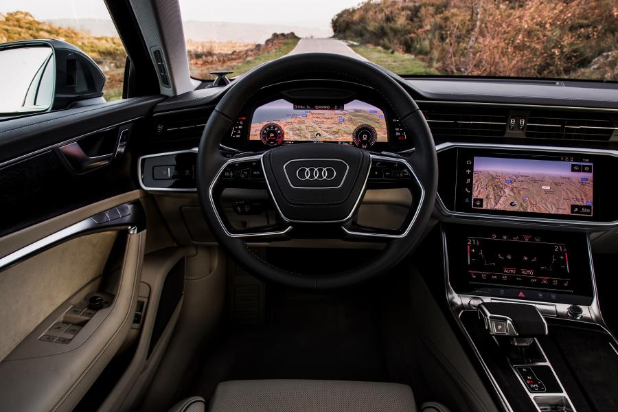 Панель приборов Audi A6 55 TFSI Quattro (C8) 2018 года  (WW) (фото 15 из 40)